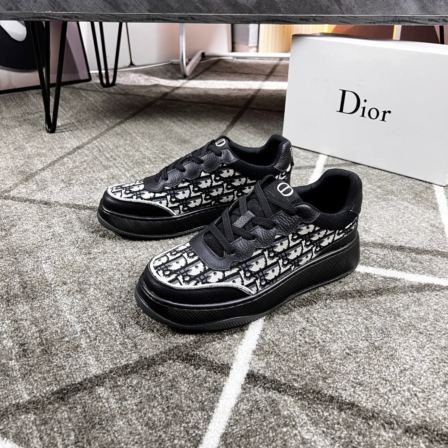 Factory price: 420💰Dior's new casual men's shoes👉 👉 Fashionable and versatile, 💞 simple and elegant style, 🔊 The fabric is made of imported cowhide with original fabric, ☑️Sheepskin feet inside, original wear-resistant rubber outsole, exclusive new style, actual shot, four colors available, code number: 38-44, (45 can be customized)